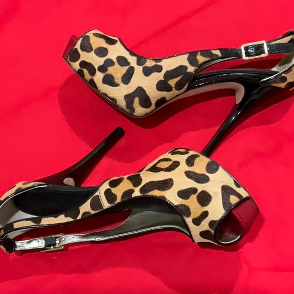 Guess Leopard Print Peep Toe Heels EUC - Size 7 - Picture 5 of 14